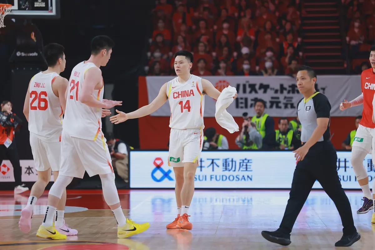 亿万28-11分绝境逆转!李弘权+21正负值暗藏玄机,中国男篮赢在哪?